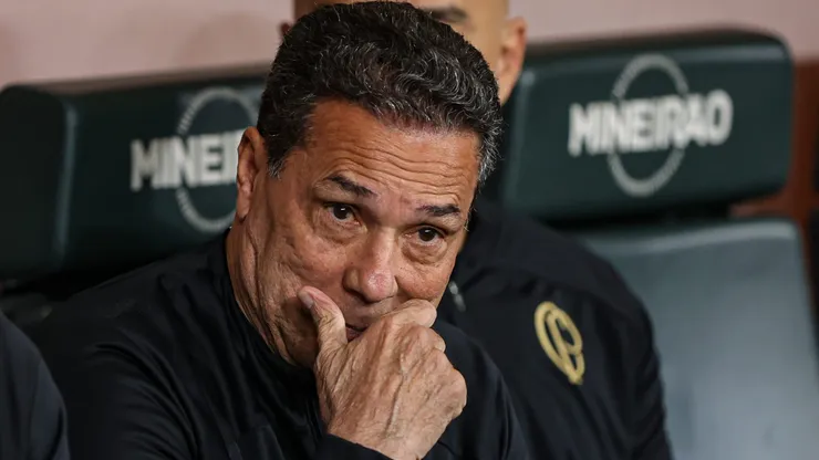 MG - BELO HORIZONTE - 08/07/2023 - BRASILEIRO A 2023, ATLETICO-MG X CORINTHIANS - Vanderlei Luxemburgo tecnico do Corinthians durante partida contra o Atletico-MG no estadio Mineirao pelo campeonato Brasileiro A 2023. Foto: Gilson Lobo/AGIF