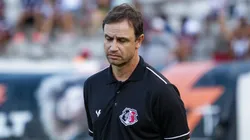 Foto: Rafael Vieira/AGIF - Felipe Conceicao, ex-técnico do Santa Cruz, durante partida contra o Sousa no estadio Arruda pelo campeonato Brasileiro D 2023.