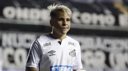 SANTOS, BRAZIL - JANUARY 13: Yeferson Soteldo of Santos reacts with the ball during a semifinal second leg match between Santos and Boca Juniors as part of Copa CONMEBOL Libertadores 2020 at Urbano Caldeira Stadium (Vila Belmiro) on January 13, 2021 in Santos, Brazil. (Photo by Sebastiao Moreira-Pool/Getty Images)