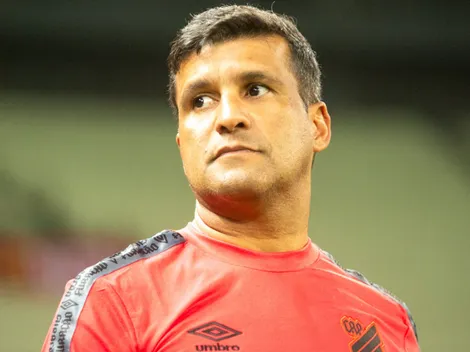Wesley Carvalho é sincero e manda real em coletiva no Athletico