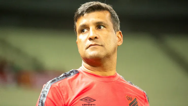 Foto: Lucas Emanuel/AGIF - Wesley Carvalho: interino do Athletico abriu o jogo em coletiva