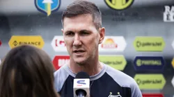 SP - SANTOS - 09/07/2023 - BRASILEIRO A 2023, SANTOS X GOIAS - Paulo Turra tecnico do Santos durante partida contra o Goias no estadio Vila Belmiro pelo campeonato Brasileiro A 2023. Foto: Abner Dourado/AGIF