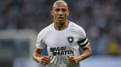 Foto: Pedro H. Tesch/AGIF - Marçal: lateral do Botafogo se manifestou em entrevista