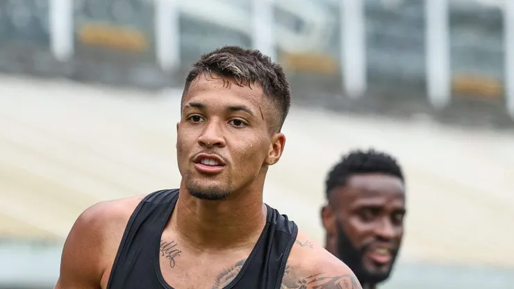 SP - SANTOS - 09/07/2023 - BRASILEIRO A 2023, SANTOS X GOIAS - Marcos Leonardo jogador do Santos comemora seu segundo gol com jogadores do seu time durante partida contra o Goias no estadio Vila Belmiro pelo campeonato Brasileiro A 2023. Foto: Fernanda Luz/AGIF