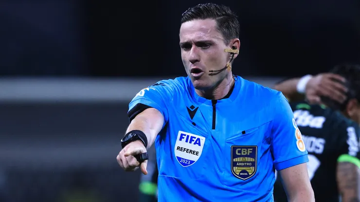 SP - SAO PAULO - 08/07/2023 - BRASILEIRO A 2023, PALMEIRAS X FLAMENGO - O arbitro Ramon Abatti Abel durante partida entre Palmeiras e Flamengo no estadio Arena Allianz Parque pelo campeonato Brasileiro A 2023. Foto: Ettore Chiereguini/AGIF