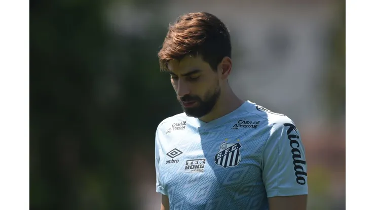 Foto: Ivan Storti/Santos FC - Luan Peres está no Fenerbahçe, que pode tirar mais um do Peixe na janela