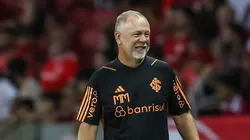 Mano Menezes, técnico do Internacional, durante partida contra o CSA no Beira-Rio pela Copa do Brasil 2023. Foto: Pedro H. Tesch/AGIF