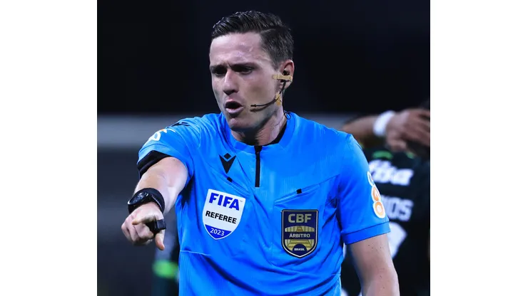 SP - SAO PAULO - 08/07/2023 - BRASILEIRO A 2023, PALMEIRAS X FLAMENGO - O arbitro Ramon Abatti Abel durante partida entre Palmeiras e Flamengo no estadio Arena Allianz Parque pelo campeonato Brasileiro A 2023. Foto: Ettore Chiereguini/AGIF