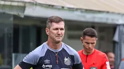 SP - SANTOS - 09/07/2023 - BRASILEIRO A 2023, SANTOS X GOIAS - Paulo Turra tecnico do Santos durante partida contra o Goias no estadio Vila Belmiro pelo campeonato Brasileiro A 2023. Foto: Fernanda Luz/AGIF