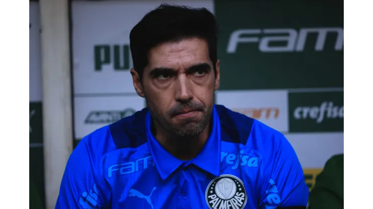 Ettore Chiereguini/AGIF. Torcida palmeirense 'desce a lenha' em Abel Ferreira nas redes sociais