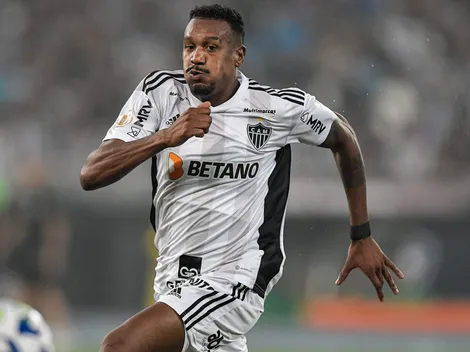 Torcida do Atlético-MG pede saída de Edenílson e +5