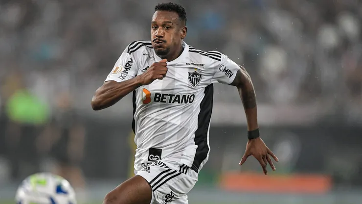 RJ - RIO DE JANEIRO - 07/05/2023 - BRASILEIRO A 2023, BOTAFOGO X ATLETICO-MG - Edenilson jogador do Atletico-MG durante partida contra o Botafogo no estadio Engenhao pelo campeonato BRASILEIRO A 2023. Foto: Thiago Ribeiro/AGIF