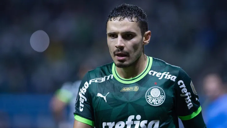 SP - SAO PAULO - 29/06/2023 - LIBERTADORES 2023, PALMEIRAS X BOLIVAR - Raphael Veiga jogador do Palmeiras durante partida contra o Bolivar no estadio Arena Allianz Parque pelo campeonato Libertadores 2023. Foto: Marcello Zambrana/AGIF