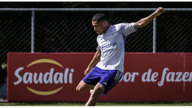 Neris, zagueiro do Cruzeiro em treinamento na Toca da Raposa. Foto: Reprodução Flickr Cruzeiro/Gustavo Aleixo
