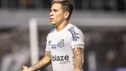 SP - SANTOS - 21/06/2023 - BRASILEIRO A 2023, SANTOS X CORINTHIANS - Soteldo jogador do Santos reclama com a arbitragem durante partida contra o Corinthians no estadio Vila Belmiro pelo campeonato BRASILEIRO A 2023. Foto: Abner Dourado/AGIF