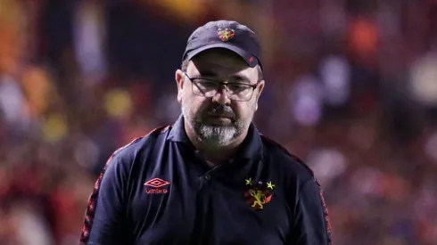 PE - RECIFE - 18/06/2023 - BRASILEIRO B 2023, SPORT X VILA NOVA-GO - Enderson Moreira tecnico do Sport durante partida contra o Vila Nova-GO no estadio Ilha do Retiro pelo campeonato BRASILEIRO B 2023. Foto: Rafael Vieira/AGIF