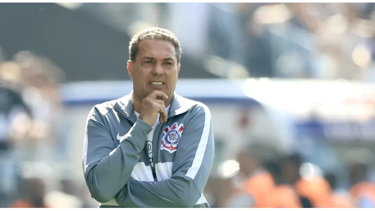 Vanderlei Luxemburgo, técnico do Corinthians, durante partida contra o Bragantino na Arena Corinthians pelo Brasileirão 2023. Foto: Marcello Zambrana/AGIF