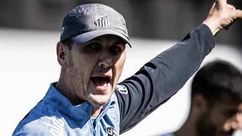 Paulo Turra acena reviravolta no time do Santos com Lucas Braga entre os titulares
