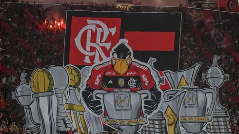Torcida do Flamengo faz mosaíco com mascote em partida no Maracanã Foto: Thiago Ribeiro/AGIF