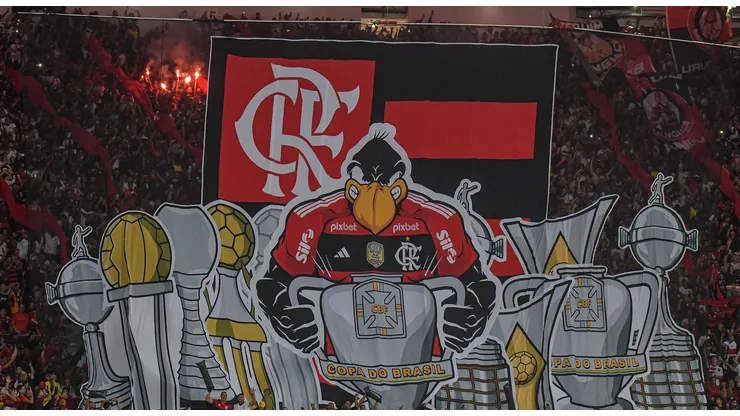 Torcida do Flamengo faz mosaíco com mascote em partida no Maracanã Foto: Thiago Ribeiro/AGIF