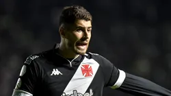 Pedro Raul é o camisa 9 do Gigante da Colina.