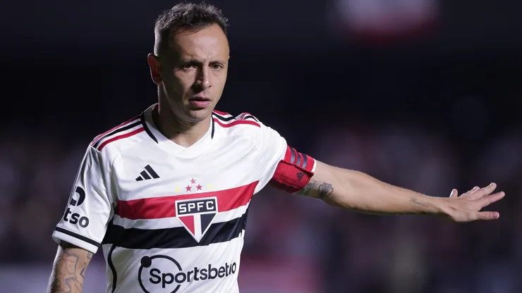 Foto: Ettore Chiereguini/AGIF - Rafinha: defensor é um dos líderes do elenco do São Paulo