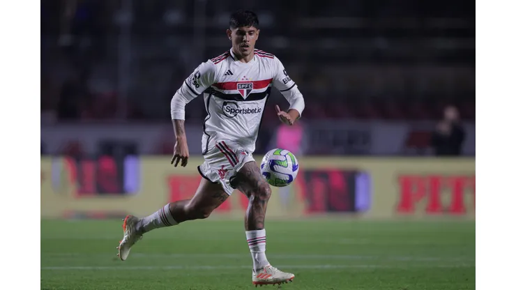 Alan Franco, do São Paulo, em ação - Foto: Ettore Chiereguini/AGIF