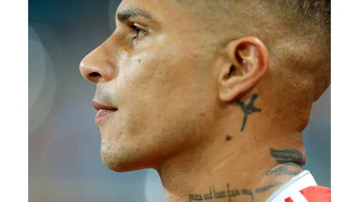 Ex-Inter, Guerrero virou manchete na Argentina nesta 5ª ao buscar seus pertences no CT do Racing e rescindir com clube