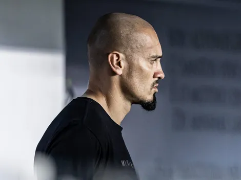 Maicon quebra o silêncio, manda recado para torcida do Vasco e situação bomba na web