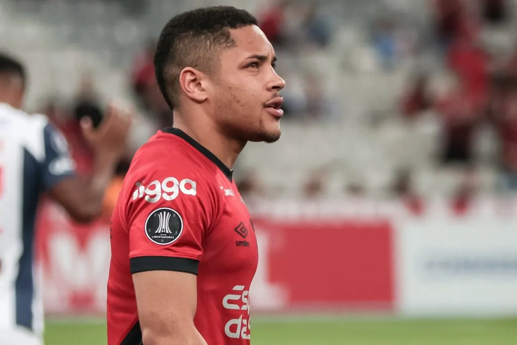 Foto: Robson Mafra/AGIF – Vitor Roque foi vendido ao Barcelona na maior transação da história do Athletico-PR