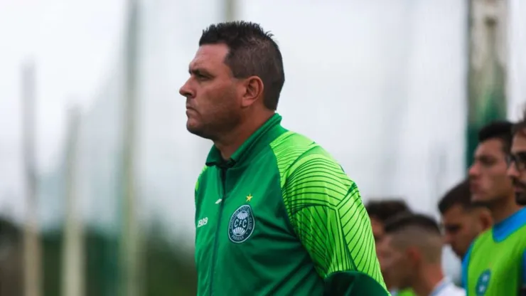 Foto: Divulgação/Coritiba - Thiago Kosloski: interino terá que mexer no time do Coritiba