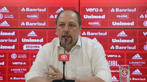 Craque do futebol europeu faz visita ao Internacional e torcida do Colorado faz pedido ousado a Barcellos