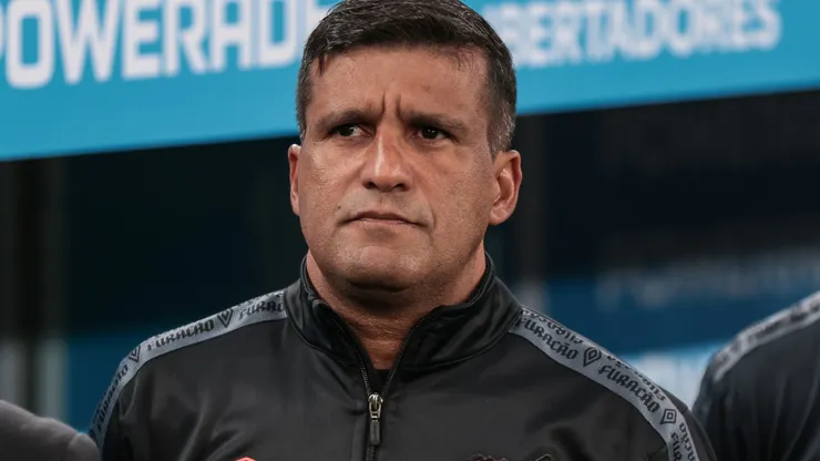 Foto: Robson Mafra/AGIF - Wesley Carvalho: interino tem novidades no Athletico