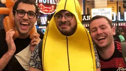 Thiago Crema se fantasiou de banana (Foto: Reprodução Instagram oficial Rafael Moraes @rafaelmoraesgm)