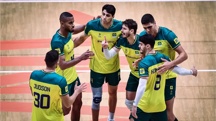 Bruninho passando instruções durante a partida contra a Itália. Foto: FIVB