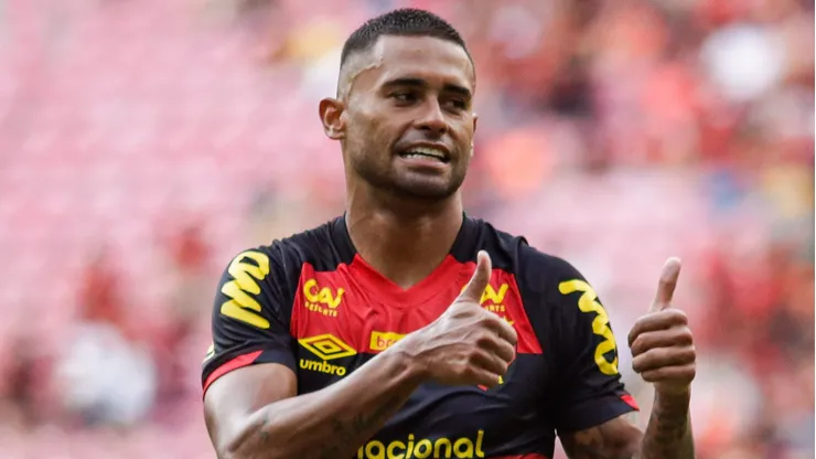 Foto: Rafael Vieira/AGIF - Kayke, jogador do Sport, comemora seu gol durante partida contra o CSA no estadio Arena Pernambuco pelo campeonato Brasileiro B 2022.