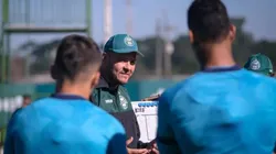 Foto: Gabriel Thá/Coritiba/Divulgação - Thiago Kosloski: interino conduziu Coritiba à vitória