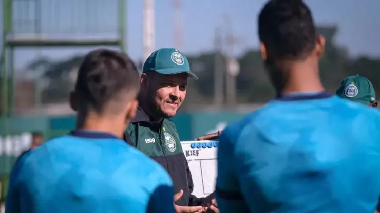 Foto: Gabriel Thá/Coritiba/Divulgação - Thiago Kosloski: interino conduziu Coritiba à vitória