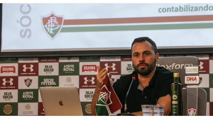 Bittencourt estipula data para anunciar reforço na zaga a Fernando Diniz no Fluminense