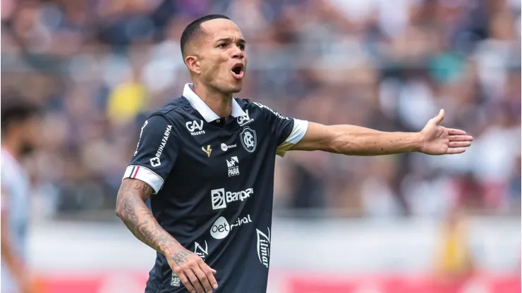 Foto: Fernando Torres/AGIF - Uchoa, jogador do Remo, durante partida contra o America-RN no estadio Baenao pelo campeonato Brasileiro C 2023.