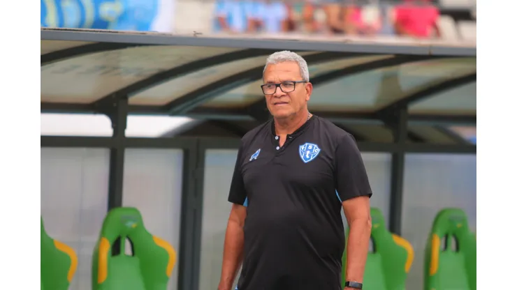 Foto: Fernando Torres/AGIF- Hélio dos Anjos perdeu na sua reestreia