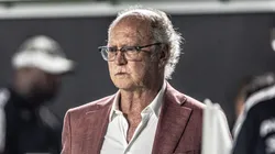 sp - santos - 08/02/2023 - paulista 2023, santos x sÃo bento - paulo roberto falcão, coordenador de futebol do santos durante partida contra o são bento no estádio vila belmiro pelo campeonato paulista 2023. foto: abner dourado