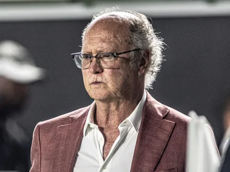 Meio-campista deixa o Santos com aval de Falcão e vai vestir a camisa de outro time Brasileiro