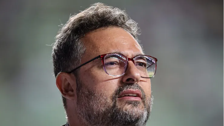 MG - BELO HORIZONTE - 29/04/2023 - BRASILEIRO A 2023, ATLETICO-MG X ATHLETICO-PR - Alexandre Mattos diretor de futebol do Athletico-PR durante partida contra o Atletico-MG no estadio Independencia pelo campeonato BRASILEIRO A 2023. Foto: Gilson Junio/AGIF