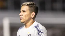 SP - SANTOS - 21/06/2023 - BRASILEIRO A 2023, SANTOS X CORINTHIANS - Soteldo jogador do Santos reclama com a arbitragem durante partida contra o Corinthians no estadio Vila Belmiro pelo campeonato BRASILEIRO A 2023. Foto: Abner Dourado/AGIF