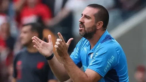 João Martins no comando do Palmeiras neste domingo, no empate em 2 a 2 com o Athletico — Foto: Cesar Greco/Palmeiras