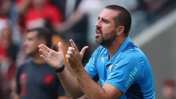 João Martins no comando do Palmeiras neste domingo, no empate em 2 a 2 com o Athletico — Foto: Cesar Greco/Palmeiras