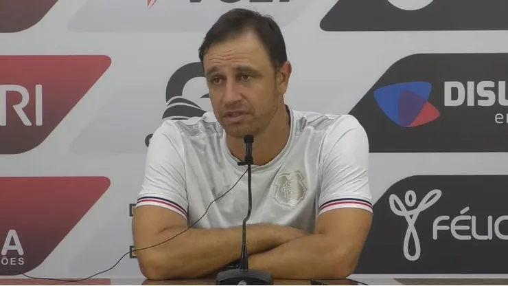 Foto: Reprodução Santa Cruz - Técnico Felipe Conceição em coletiva pós-jogo