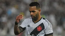 Alex Teixeira, jogador do Vasco, durante partida contra o Botafogo no Engenhão pelo campeonato Brasileiro A 2023. - Foto: Thiago Ribeiro/AGIF