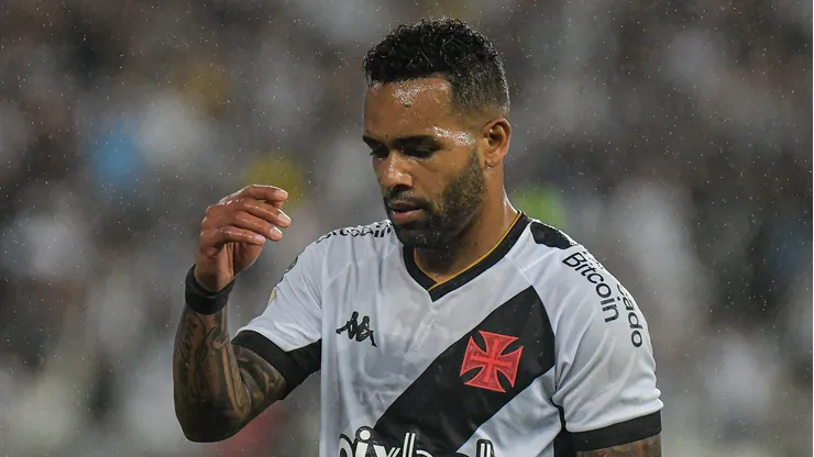 Alex Teixeira, jogador do Vasco, durante partida contra o Botafogo no Engenhão pelo campeonato Brasileiro A 2023. - Foto: Thiago Ribeiro/AGIF